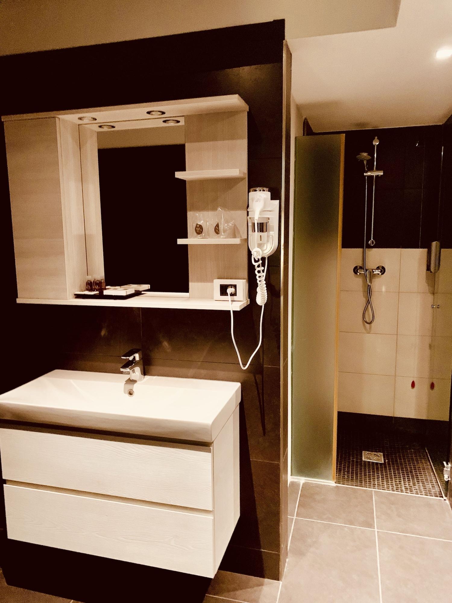 维罗纳机场星级酒店 多索博诺 外观 照片